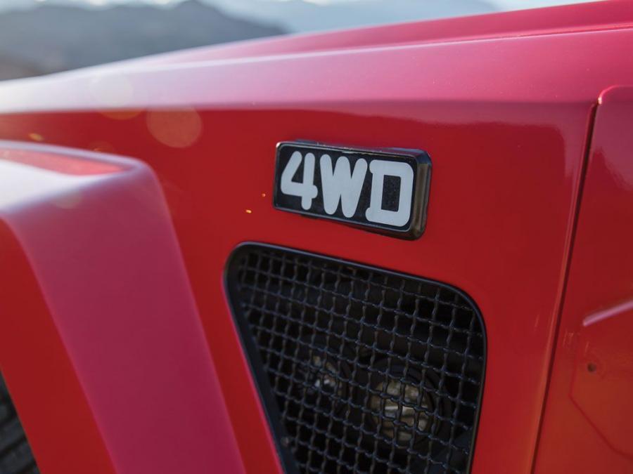 Детали экстерьера Lamborghini LM002 1989 года  (фото 8 из 19)